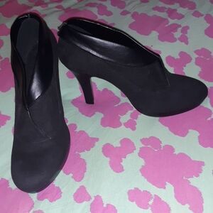 Fioni Heeled Booties Black Ultrasuede Size 11